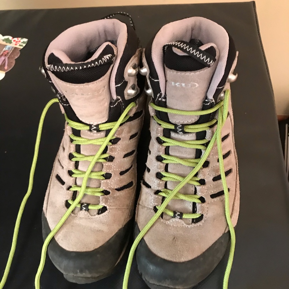 Aku hiking boots